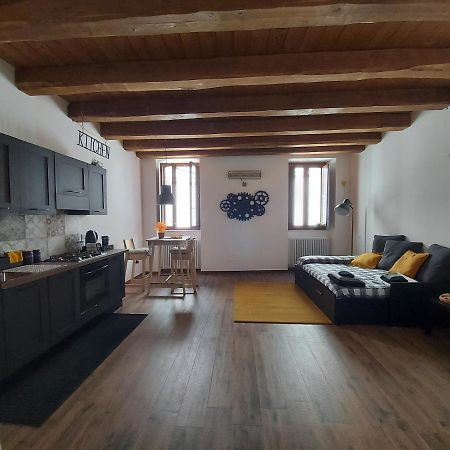 Il Caddi - Caratteristico Monolocale In Pieno Centro Storico Apartman LʼAquila Kültér fotó