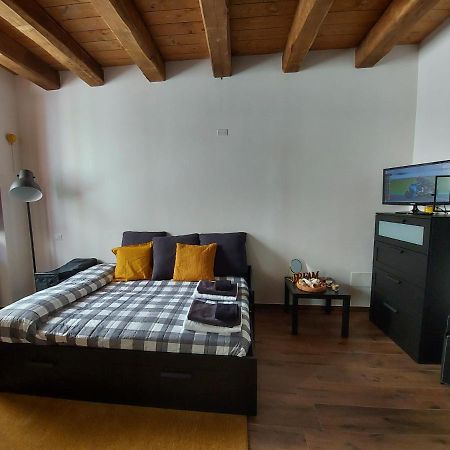 Il Caddi - Caratteristico Monolocale In Pieno Centro Storico Apartman LʼAquila Kültér fotó