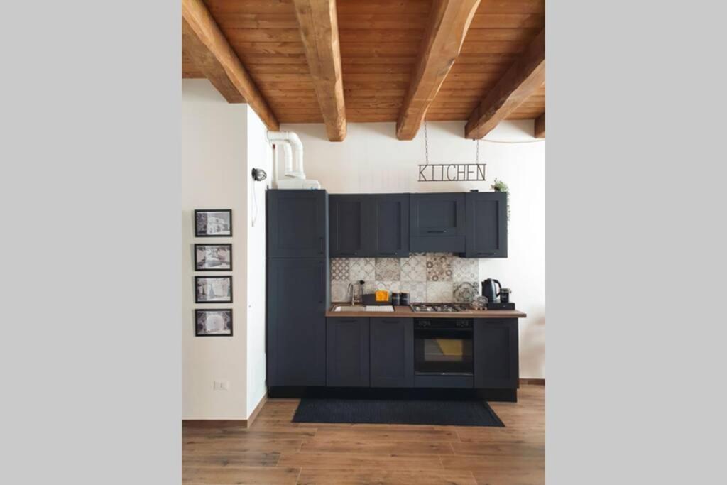 Il Caddi - Caratteristico Monolocale In Pieno Centro Storico Apartman LʼAquila Kültér fotó