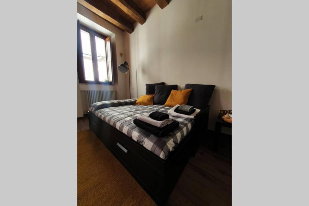 Il Caddi - Caratteristico Monolocale In Pieno Centro Storico Apartman LʼAquila Kültér fotó