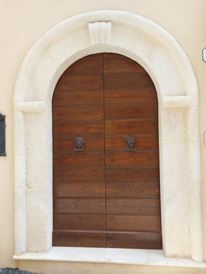 Il Caddi - Caratteristico Monolocale In Pieno Centro Storico Apartman LʼAquila Kültér fotó