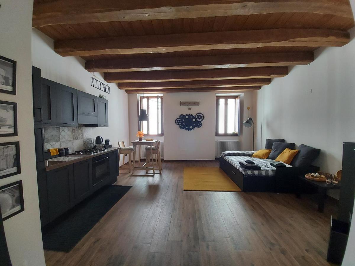Il Caddi - Caratteristico Monolocale In Pieno Centro Storico Apartman LʼAquila Kültér fotó