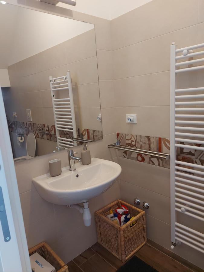 Il Caddi - Caratteristico Monolocale In Pieno Centro Storico Apartman LʼAquila Kültér fotó