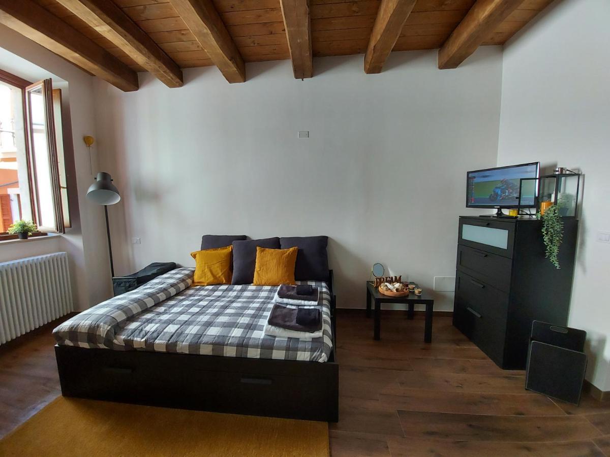 Il Caddi - Caratteristico Monolocale In Pieno Centro Storico Apartman LʼAquila Kültér fotó